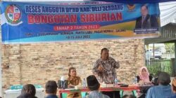 Ketua Fraksi NasDem DPRD Deliserdang Bongotan Siburian saat menggelar reses. (Waspada/Edward Limbong).