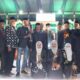 Kepala Dinas Syariat Islam Aceh Besar, Rusdi foto bersama para kafilah setelah berhasil meraih juara umum pada MTQ di Kabupaten Bener Meriah beberapa waktu yang lalu. (Waspada/Ist)
