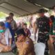 Pj Wali Kota Langsa, Ir Said Mahdum Majid didampingi Danrem 011/Lilawangsa, Kolonel Kav Kapti Hertantyawan, SH, Komandan Kodim 0104/Aceh Timur, Letkol Inf Tri Purwanto, S.I.P saat melakukan pemeriksaan kesehatan di lokasi TMMD ke-117 Kodim 0104/Atim di Gp. Sukajadi Kebun Ireng, Kecamatan Langsa Lama, Rabu (12/7). Waspada/dede