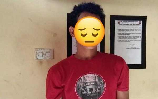 Tersangka IV saat diamankan di Mapolsek Langsa Timur, Rabu (12/7). Waspada/ist