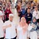 Kabid GTK Disdikbud Kabupaten Pidie Mutiawati (berdiri ditengah pakai jilbab warna merah jambu-red) foto bersama peserta di Aula SMKN 2 Sigli, Rabu (12/7) Waspada/Muhammad Riza