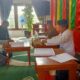 Salah seorang bacaleg mengikuti tes uji mampu baca Alquran, dalam masa perbaikan. Bertempat di aula KIP Abdya Rabu (12/7).Waspada/Syafrizal