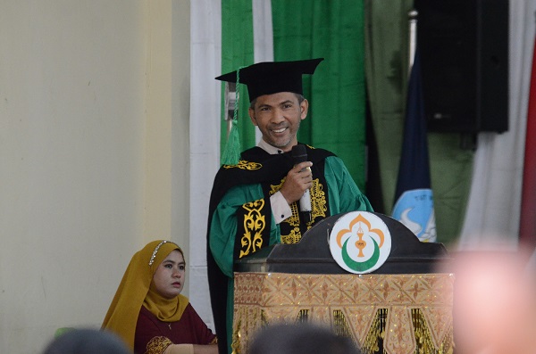 Prof Dr Suadi, MSi, Selasa (11/7) pagi dikukuhkan menjadi Guru Besar Sosiologi pada Fakultas Ilmu Sosial dan Ilmu Politik di Kampus Bukit Indah Universitas Malikussaleh (Unimal). Waspada/Ist