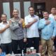 Kapolres Sergai AKBP Oxy Yudha Pratesta SIK didampingi Kasat Reskrim AKP Yoga Mahendra SIK, Kasat Intelkam AKP Siswoyo bersama Komisioner Bawaslu Sergai usai audensi, Selasa (12/7) di ruang kerja Kapolres Sergai di Sei Rampah. (Waspada/Ist)