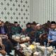 Sejumlah tokoh pemekaran bersilaturrahim dengan Wakil Ketua DPRD Palas, Sahrun Hasibuan, Jumat (14/7). Waspada/Ist