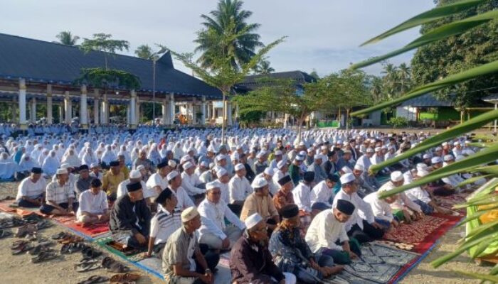 Ribuan Jamaah Salat Tasbih Di Pengajian Tuan Nalomok