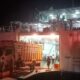 Proses ganti kapal di Pelabuhan Penyeberangan Kolok Sinabang dari KMP Teluk Sinabang ke Ferry KMP Aceh Hebat 1, Minggu (16/7) subuh. Waspada/Ist.