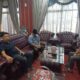 Pimpinan DPRK Aceh Tamiang saat memberikan keterangan kepada media terkait pengumuman kelulusan anggota KIP Aceh Tamiang periode 2023-2028.(Waspada/Yusri).