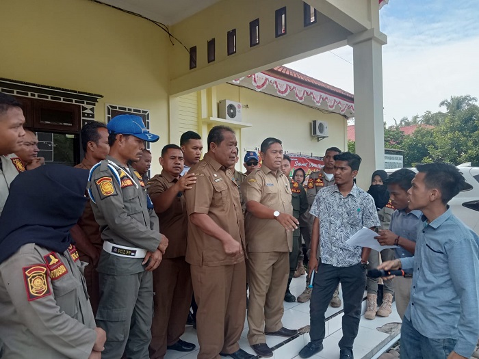 Demo Dugaan Perzinahan ASN, Kaban BKPSDM Palas Bentak Mahasiswa Demo Dugaan Perzinahan ASN, Kaban BKPSDM Palas Bentak Mahasiswa