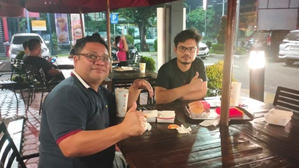 Irwan H Daulay (pengusaha dan pengamat pembangunan asal Madina) dan Raja Bangun Nasution (aktivis asal Madina, pengusaha milenial, komisaris PT Araban Travel Semesta, Travel Haji Umroh di Medan). Waspada/Ist