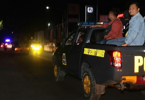 Guna mengantisipasi kegiatan masyarakat pada malam minggu dengan sasaran geng motor, begal dan premanisme, personel Polres Kota Pematangsiantar dan Polsek jajaran melaksanakan pengamanan dan patroli ke lokasi berkumpulnya anak-anak muda sampai larut malam, Sabtu (15/7) malam.(Waspada-Ist).