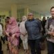 Sekda Aceh, Bustami, SE, M.Si, didampingi Direktur RSUDZA, dr. Isra Firmansyah, Sp.A, Ph.D, mendampingi kunjungan kerja rombongan Komisi IX DPR-RI di RSUDZA, Banda Aceh, Minggu (16/7). (Waspada/Zafrullah)