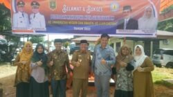 WALI Kota Subulussalam (tengah), Ketua MPD (tiga kiri), Sekretaris MPD (kanan) dan unsur Unaya, Aceh foto bersama usai prosesi pelepasan Cama Kota Subulussalam. Waspada/Khairul Boangmanalu