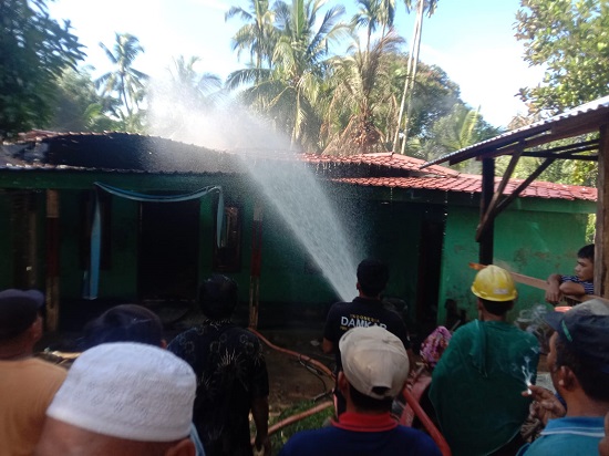 Dua unit rumah di dua lokasi berbeda di Kabupaten Padanglawas ludes terbakar, namun tidak ada korban jiwa. (Waspada/Ist)