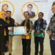 Penjabat Bupati Aceh Tamiang, Meurah Budiman saat menerima penghargaan BKN Awards Tahun 2023, Kamis (20/7) di aula Setdakab Bener Meriah. Waspada/Ist
