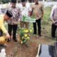 Wabup Samsul Tanjung bersama Sekda M.Suib dan sejumlah pimpinan OPD Labura laksanakan ziarah ke makam tokoh pemekaran, Kamis (20/7). Waspada/dok.Diskominfo