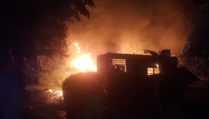 Diduga Akibat Arus Pendek, 3 Rumah Di Serbalawan Ludes Terbakar