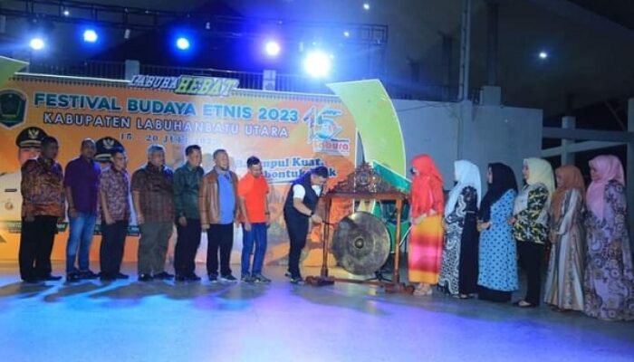 Bupati Tutup Malam Pagelaran Etnis Budaya