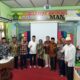 Dewan juri visitasi finalis lomba perpustakaan terbaik tingkat nasional SMA/SMK/MA, melakukan verifikasi dan menguatkan atas dokumen yang telah disampaikan sebelumnya, di MAN Inovasi Abdya. Jumat (21/7).Waspada/Syafrizal