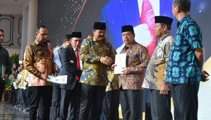Pemko P.Sidimpuan Dapat 194 Sertifikat Aset Dari Menteri ATR