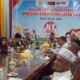 Sekdakab Aceh Besar, Drs, Sulaimi, MSi, mewakili Pj Bupati Aceh Besar, menerima penghargaan KLA tingkat madya secara virtual di Aula Dekranasda Aceh Besar, Gampong Gani, Kecamatan Ingin Jaya, Sabtu (22/7) malam. (Waspada/Zafrullah)