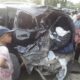 Mobil Xenia BK 1413 ZI tampak ringsek setelah ditabrak kereta api di perlintasan sebidang di Gang Sunaryo Lingk. X Kel.Tualang Kec.Perbaungan, Minggu (23/7) sore. (Waspada/Ist)