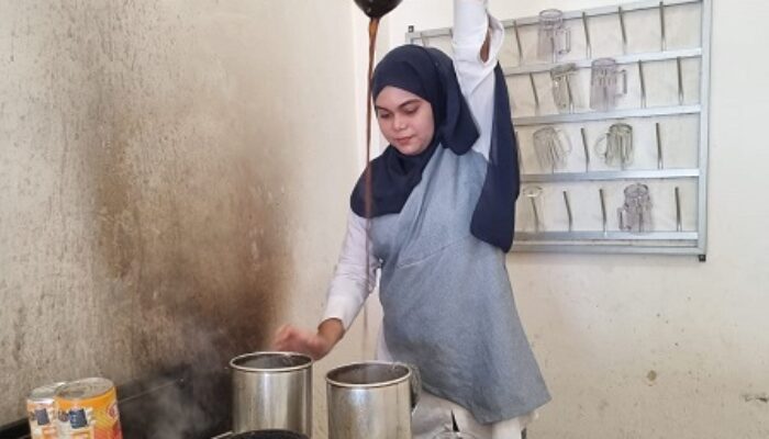 Tarikan Saring Kupi Ureng Inong Aceh Bersahaja