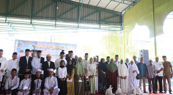Usai acara Wali Kota Binjai foto bersama dengan Ketua DPRD dan undangan lainya. (Waspada/Ist).
