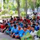 Anggota Paskibra Kabupaten Pidie sedang beristirahat seraya mendengar arahan dari pembina, Selasa (25/7). Waspada/Muhammad Riza