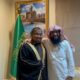 Atase Agama KBSA, Syekh Ahmed bin Essa Alhazmi menerima kunjungan Pj Bupati Aceh Besar Muhammmad Iswanto dan memberikan jubah penghormatan serta menyerahkan bantuan mushaf Al Quran cetakan Madinah di Kantor Atase Agama KBSA, Jakarta, Selasa (25/7). (Waspada/Ist)