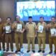 Wali Kota Padangsidimpuan Irsan Efendi Nasution bersama Wakil Wali Kota Arwin Siregar foto bersama usai launching website aplikasi SAKIP, Selasa (25/7).Waspada/ist