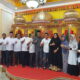 Pj Bupati Simeulue Ahmadliyah dan nyonya foto bersama dengan Sekda . H. Asluddin dan sejumlah Pejabat Pemerintah Kabupaten Simeulue, usai Peusijuk di Pendopo Bupati Simeulue. Rabu (26/7). Waspada/Ist.
