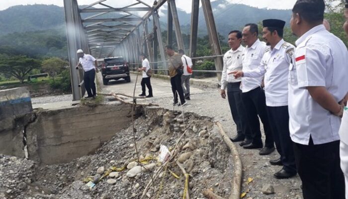 Respon Cepat Pj Bupati Perbaiki Oprit Jembatan Amblas
