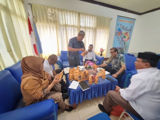 Suasana rapat Pengurus, Pengawas dan Koordinator Pengelolaan Kebun Kopi Puskud Aceh. (Waspada/T. Zakaria Al Bahri)