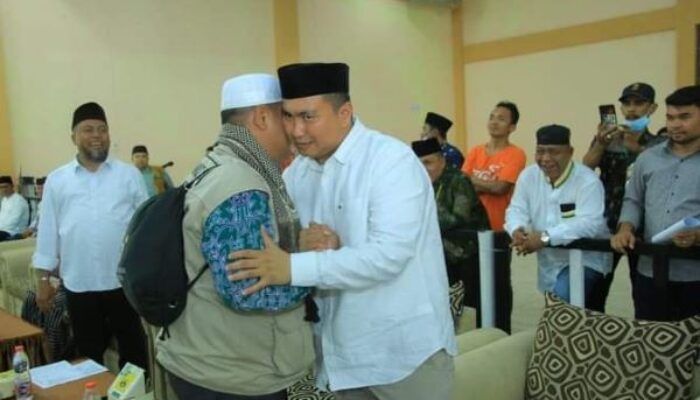 Bupati Sambut Jamaah Haji Labura Di Medan