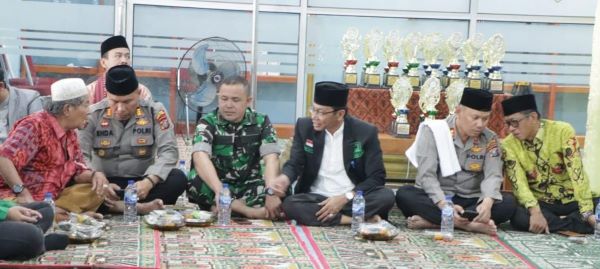 KEGIATAN Semarak Muharam Tahun Baru 1445 H Masjid Agung Kabanjahe berlangsung khidmad. Waspada/Micky Maliki.