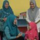 Bunda Paud Aceh, Ayu Marzuki saat berinteraksi dengan murid di TK Negeri Kuta Panjang Kab. Gayo Lues, Rabu (26/7) kemarin. (Waspada/Ist)