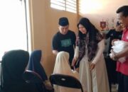 Manfaatkan Momen 10 Muharram, Pemdes Pahang Santuni Anak Yatim