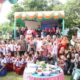Staf Ahli Wali Kota Binjai Jonner Lumbantoruan dan Kadis P dan P Kota Binjai Edi Mulia beserta pelajar pelajar dan undangan lainya foto bersama usai acara tersebut.(Waspada/Ist).