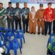 Wali Kota Susanti Dewayani (tujuh Kanan berdiri) pose bersama pengurus FKUB saat silaturahmi dan dialog Kerukunan Umat Beragama Jelang Pemilu 2023 dengan pelaksana FKUB Kota Pematangsiantar di aula kantor Camat Siantar Utara, Selasa (4/7).(Waspada-Ist).