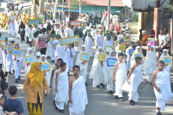 Suasana pawai karnaval memeriahkan tahun baru Islam 1 Muharam 1445 H di Kota Sabang. (Waspada/ist.)