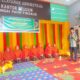 Geuchik Sungai Pauh Firdaus, Hendra Saputra saat mengukuhkan Kelompok Adat Aceh Budaya Bunda, Minggu (30/7). (Waspada/Ibnu Sa'dan)