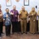 Kepala Bappeda Kota Binjai foto bersama rombongan Deputi Bidang Riset dan Inovasi daerah yang dipimpin oleh Dr Yopi. (Waspada/Ist).