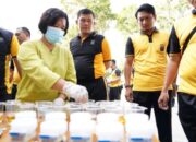 Kapolres Simalungun AKBP Ronald FC Sipayung, turut mengawasi secara ketat pengambilan sample urine para personel Polres Simalungun yang digelar di kantor Satpas Sat Lantas, Jl.Asahan KM 6 Kec. Siantar, Sabtu (29/7).(Waspada/ist).