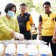 Kapolres Simalungun AKBP Ronald FC Sipayung, turut mengawasi secara ketat pengambilan sample urine para personel Polres Simalungun yang digelar di kantor Satpas Sat Lantas, Jl.Asahan KM 6 Kec. Siantar, Sabtu (29/7).(Waspada/ist).