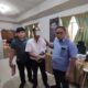 Petugas Kejaksaan Negeri Tapanuli Utara OTT oknum mengaku anggota LSM dan mengaku wartawan inisial MR diduga memeras mantan Kepala Sekolah SMAN 1 Muara, LGS kini Kepala Sekolah SMAN 1 Lintong Nihuta. Waspada/ist