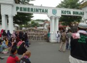 Massa Demo Kantor Wali Kota