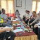 Kapolres Langsa AKBP Muhammadun, SH melalui Kabag Ops AKP Dahlan, S.Sos melakukan kunjungan silaturrahmi ke Komisi Independen Pemilihan (KIP) Langsa, Senin (31/7). Waspada/dede