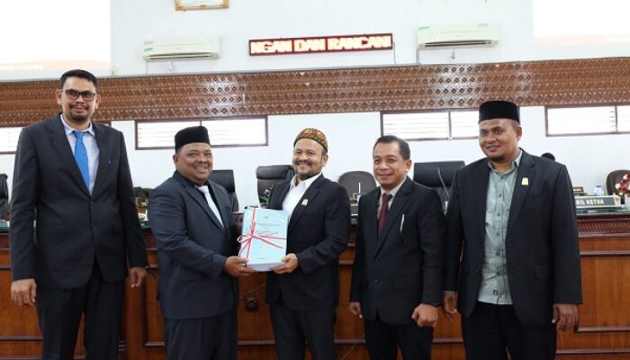 Pj Bupati Aceh Besar Sampaikan Pengantar Nota Keuangan Dan Qanun