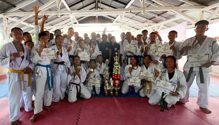 Toba Juara Umum Kejurda Karate Kala Hitam